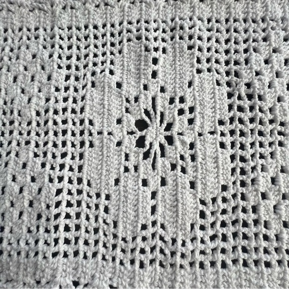 White Crochet Table Runner with Flower Design - Picture 4 of 10